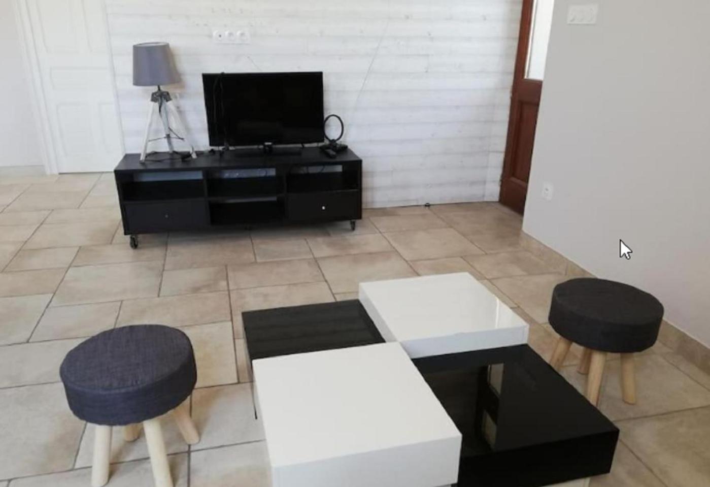 Maison De 100M2 Au Coeur D'Une Pension Equestre Les Sabots De Nina Marcollin ภายนอก รูปภาพ